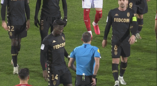 博主用AI爆改低颜值游戏角色：哈莉奎茵成性感美女